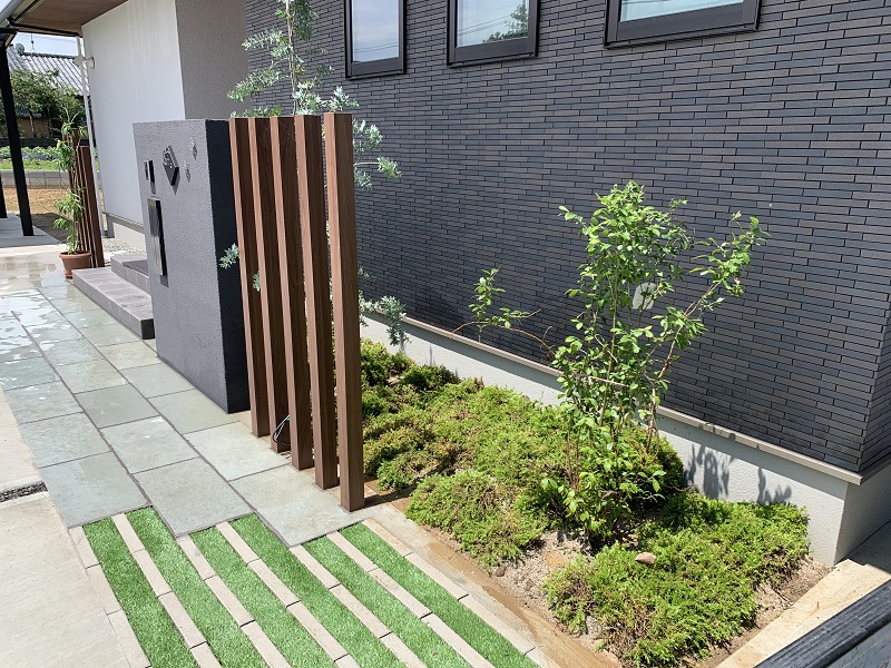 雨の合間に植栽 ブログ 丸久の家創り